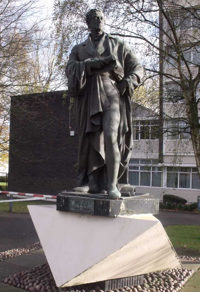 Statue+of+Robert+Peel+outside+Tally+Ho!+in+Edgbaston